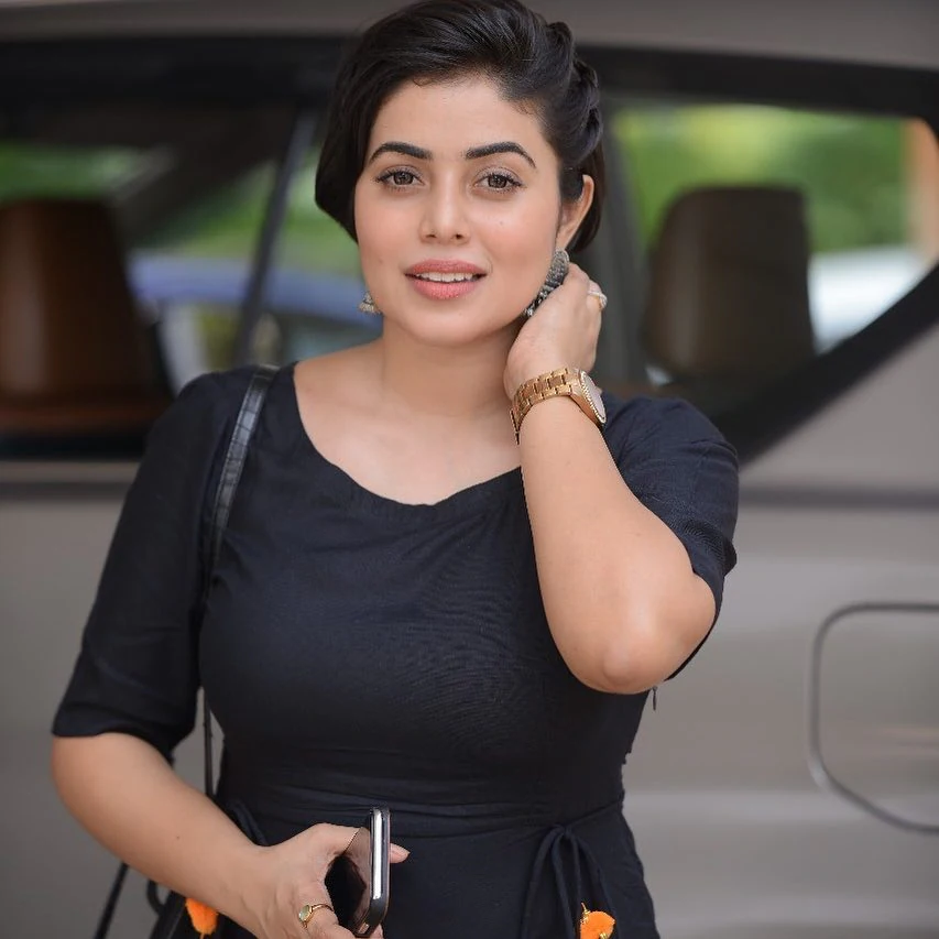 Dhee Poorna Latest Photo Shoot, Actress Hot Shamna Kasim Mallu Aunty, iiQ8