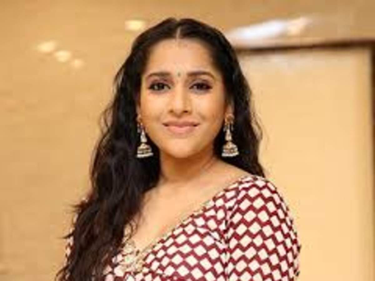 Jabardasth Aanchor Rashmi Gautam Hot Telugu Actor, iiQ8, Rehsmi ETV