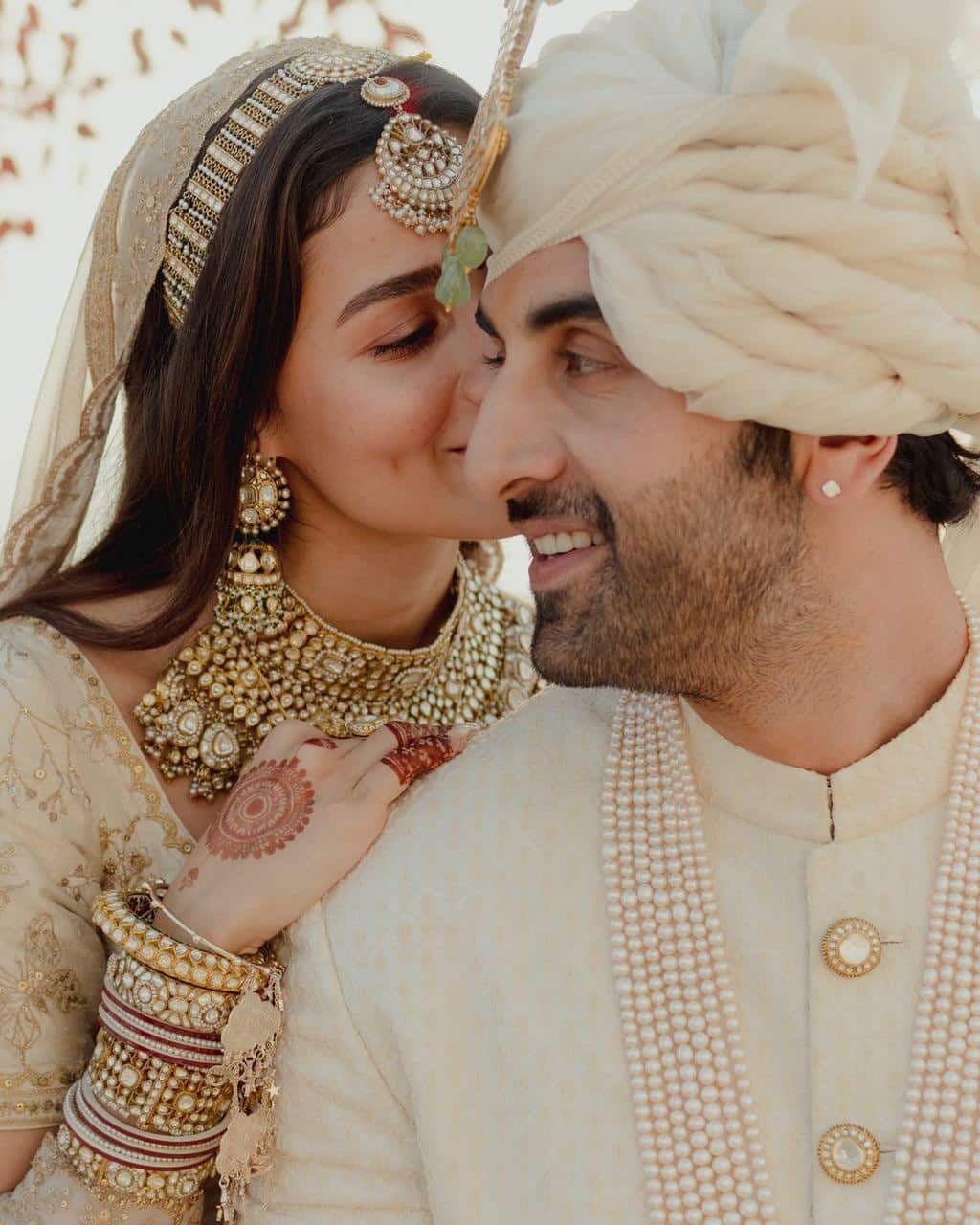 Bollywood Star Ranbir Kapoor-Alia Bhatt Wedding, iiQ8 info