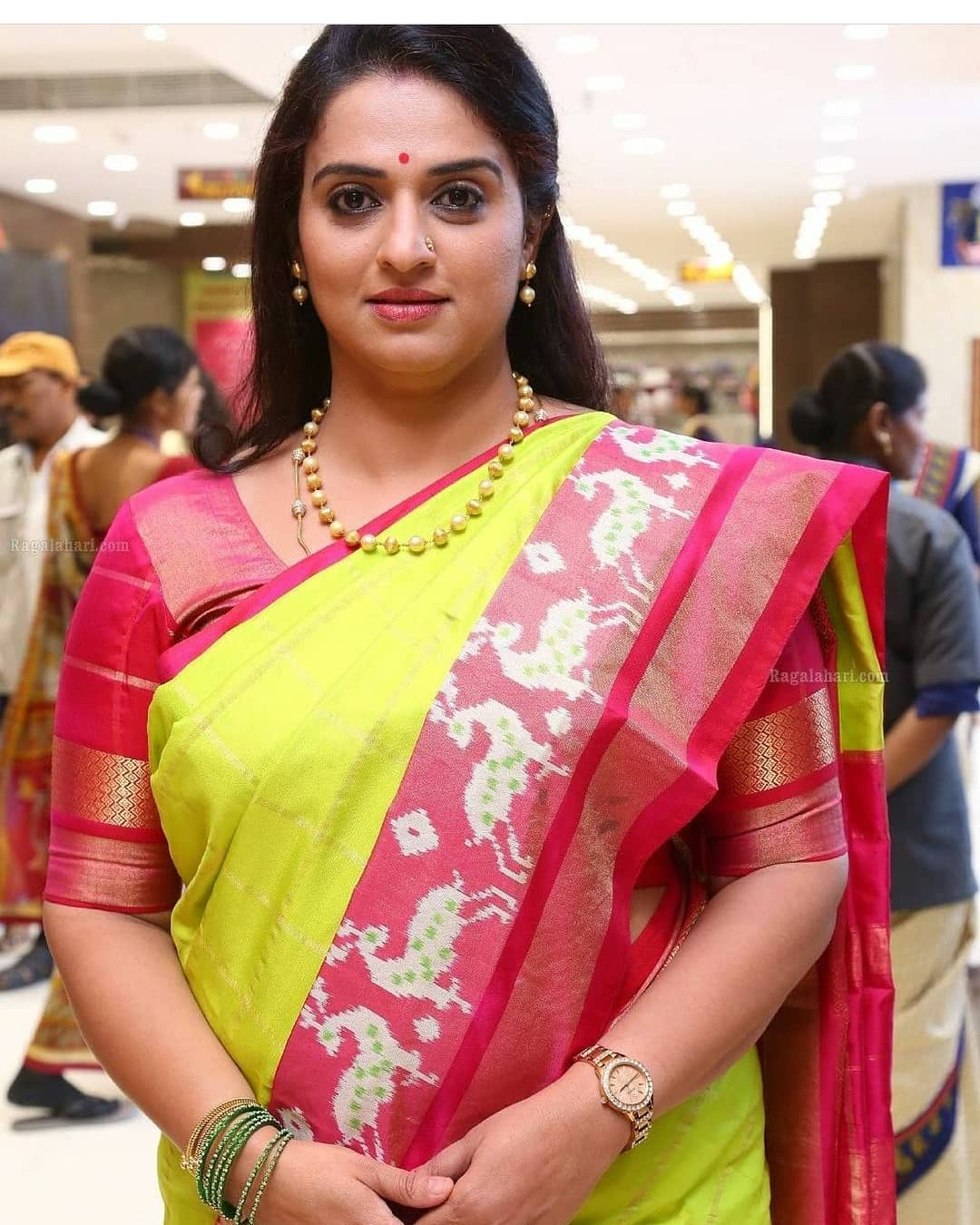 PAVITHRA LOKESH, BIOGRAPHY FILMOGRAPHY PHOTOS