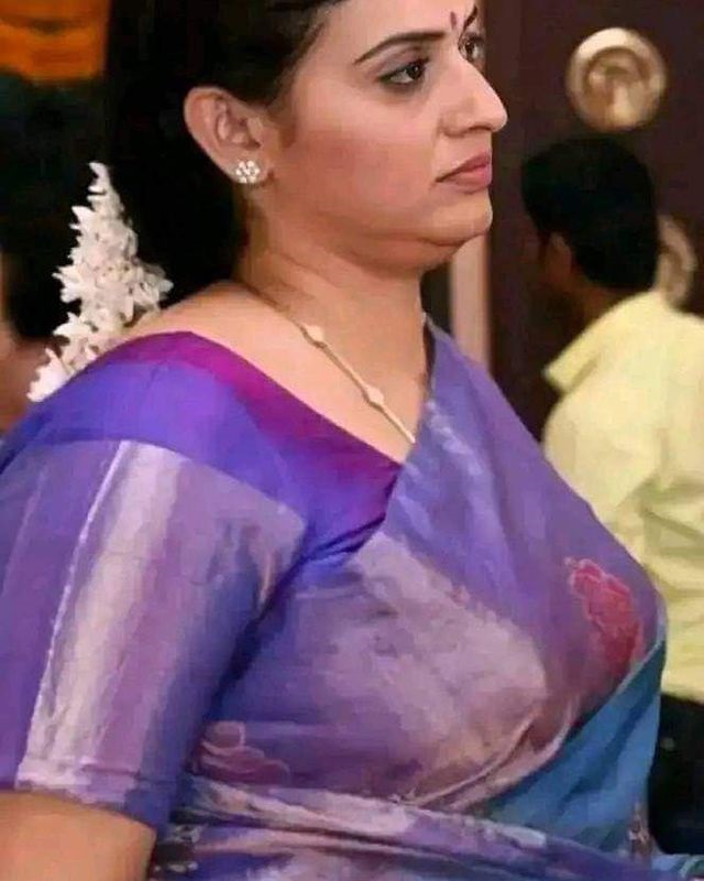 Pavitra Lokesh Beautiful Photos, Telugu Aunty PavithraLokesh Collections, iiQ8 hot aunty mallu aunty, kannada aunty telugu aunty pavithra