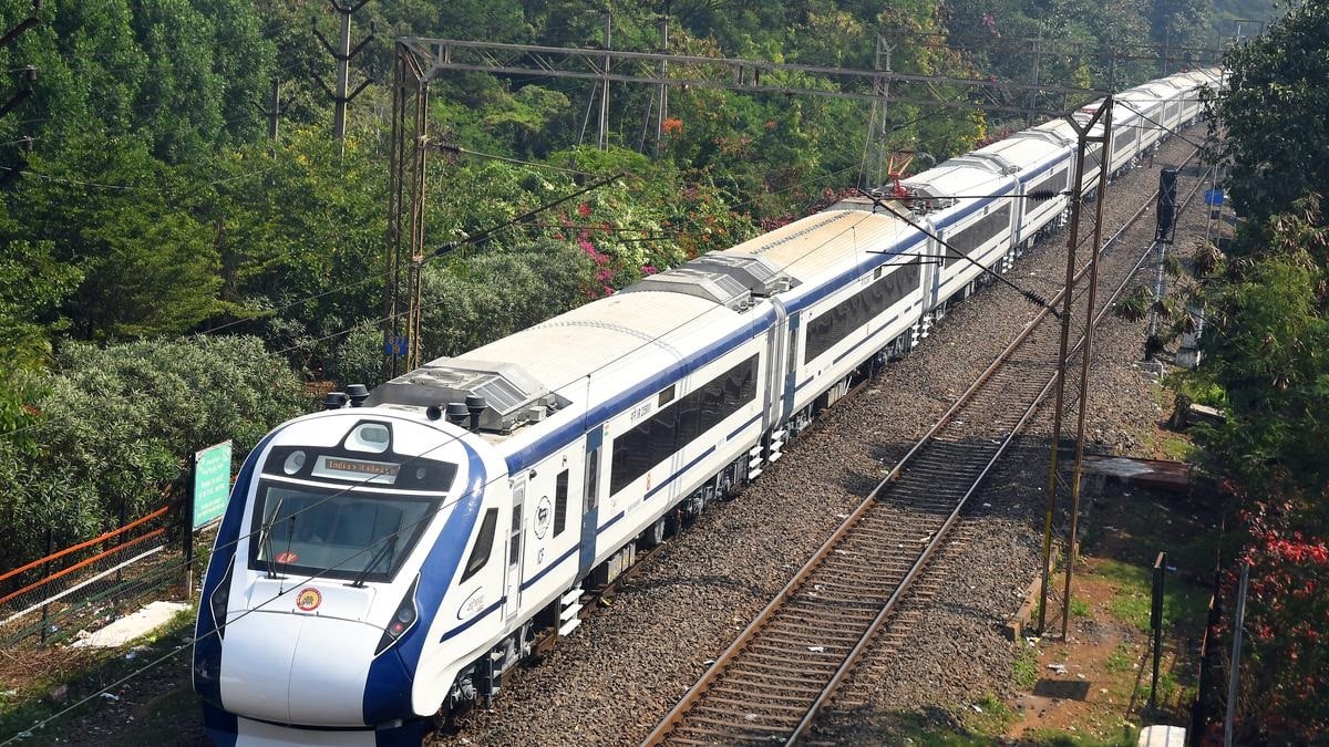 Vande Bharat Express Timings, Stops between Visakhapatnam and Secunderabad