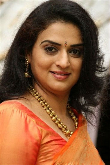 Viskrutha Sucindra, Pavitra Lokesh, Pavitra Naresh actress, hot aunty, mallu aunty kannada