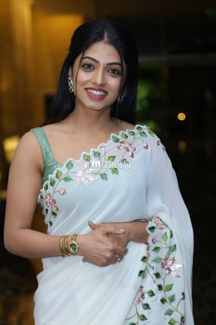 New Photos NavyaSwamy hot actress, mallu aunty, tamil aunty navya swamy latest Collections