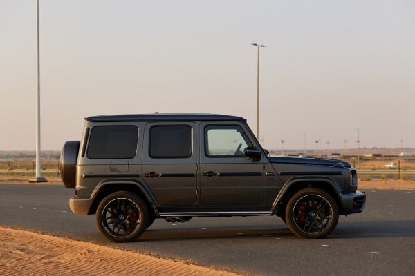 grey_mercedes-g-amg_2023_17637_ba6c848a84034ad71158a520a8ab910b